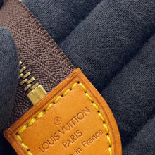 Load image into Gallery viewer, LOUIS VUITTON Toiletry Pouch BeigeM47546 Monogram Size 15
