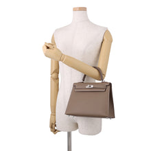 Load image into Gallery viewer, HERMES Kelly Sellier Etoupe Epsom Size 25

