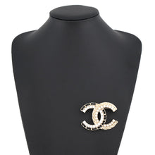 将图像加载到图库查看器中，CHANEL CC Logo Brooch Gold/BlackAB8609-B08593-NJ194 Gold Plated Lambskin Faux Pearl Rhinestone
