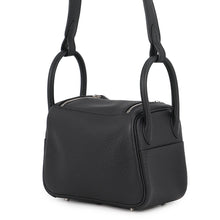 将图像加载到图库查看器中，HERMES Lindy Black Taurillon Clemence Size Mini
