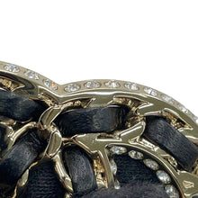 将图像加载到图库查看器中，CHANEL CC Logo Brooch Chain Motif GoldAB5107-B10370-NM705 Metal Leather Rhinestone

