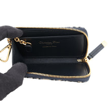 将图像加载到图库查看器中，Dior 30 Montaigne Yuzu Key Case Navy/BeigeS2392UTZQ_M928 Jacquard Leather
