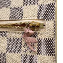 Load image into Gallery viewer, LOUIS VUITTON Pochette Weekend Summer Trunk Rose BallerineN60108 Damier Azur/Trunk

