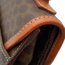 将图像加载到图库查看器中，CELINE Macadam Handbag Brown PVC Leather
