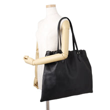 将图像加载到图库查看器中，JIMMY CHOO Drawstring Tote Black Leather
