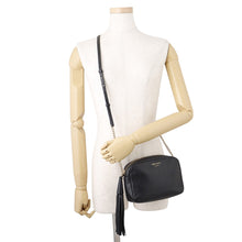将图像加载到图库查看器中，JIMMY CHOO Fringe ChainShoulder Black Leather
