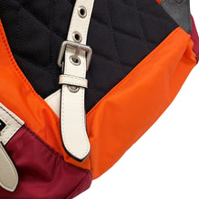 将图像加载到图库查看器中，BURBERRY Bag pack Orange/Red/White Nylon Leather
