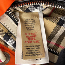 将图像加载到图库查看器中，BURBERRY Bag pack Orange/Red/White Nylon Leather
