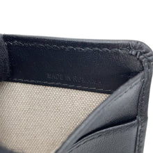 将图像加载到图库查看器中，JIMMY CHOO Nemo Studded Compact Wallet Black Leather
