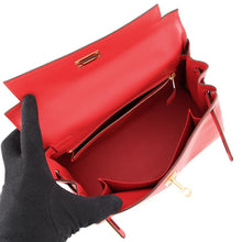 Load image into Gallery viewer, HERMES Kelly Retourne Rouge Coeur Swift Leather Size 25
