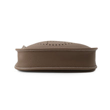 将图像加载到图库查看器中，HERMES Evelyne3 Etoupe Taurillon Clemence Size 23
