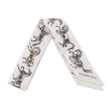 将图像加载到图库查看器中，HERMES Twilly Free Horse CHEVAUX EN LIBERTE White/Vert・Deux Gris/Bronze Silk100%

