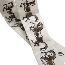 将图像加载到图库查看器中，HERMES Twilly Free Horse CHEVAUX EN LIBERTE White/Vert・Deux Gris/Bronze Silk100%
