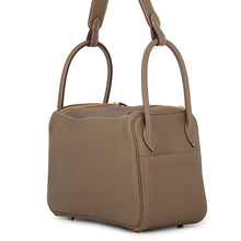 将图像加载到图库查看器中，HERMES Lindy Etoupe Taurillon Clemence Size 26
