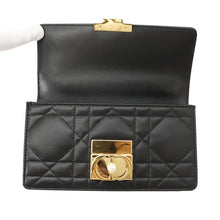 将图像加载到图库查看器中，Dior Ange Macrocannage BlackM4401UNMZ_M900 Calf Leather Faux Pearl Size Mini
