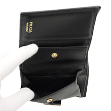 将图像加载到图库查看器中，PRADA Triangle Bi-fold Wallet Black1MV204 Saffiano Leather

