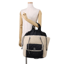 将图像加载到图库查看器中，CHANEL Boa Drawstring Bag Tote Bag Ivory/Black Mouton Nylon
