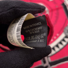 Load image into Gallery viewer, HERMES Giant Square Couvertures et tenues de Jour Size 140 Rose Bonbon/Black Cashmere Silk
