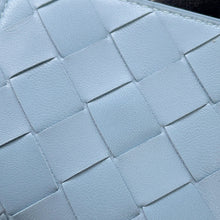 将图像加载到图库查看器中，Bottega Veneta Fragment Card Case Light Blue Leather
