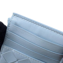 将图像加载到图库查看器中，Bottega Veneta Fragment Card Case Light Blue Leather
