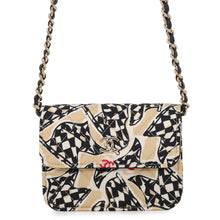 将图像加载到图库查看器中，CHANEL Year-End Gift: Chain Shoulder Bag Beige/Multicolor Canvas
