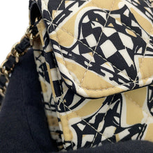 将图像加载到图库查看器中，CHANEL Year-End Gift: Chain Shoulder Bag Beige/Multicolor Canvas
