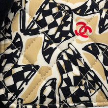 将图像加载到图库查看器中，CHANEL Year-End Gift: Chain Shoulder Bag Beige/Multicolor Canvas
