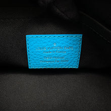 将图像加载到图库查看器中，LOUIS VUITTON Triangle Messenger - Limited Edition, Osaka Midosuji Store, 2020 Turquoise/NoirM55925 Monogram・Taurillon
