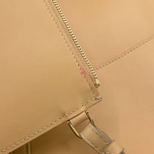 将图像加载到图库查看器中，Ferragamo Charming Tote Light Camel216999 770646 Calf Leather Size XL
