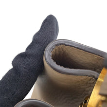 Load image into Gallery viewer, LOUIS VUITTON Capucines GaletM42263 Taurillon Leather Size PM
