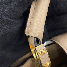 Load image into Gallery viewer, LOUIS VUITTON Capucines GaletM42263 Taurillon Leather Size PM
