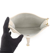 Load image into Gallery viewer, HERMES Evelyne 3 Craie Taurillon Clemence Size 23
