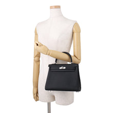 Load image into Gallery viewer, HERMES Kelly Retourne Black Togo Leather Size 25
