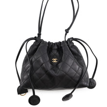 将图像加载到图库查看器中，CHANEL Matelasse Strap Clutch Bag BlackAP5227 Lambskin
