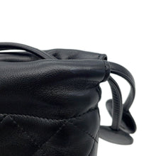 将图像加载到图库查看器中，CHANEL Matelasse Strap Clutch Bag BlackAP5227 Lambskin
