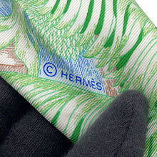 将图像加载到图库查看器中，HERMES Petit H Furoshiki Fauve Le Tropical Blue/Vert/JauneSoufre Silk100% Size PM
