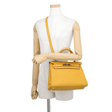 Load image into Gallery viewer, HERMES Kelly Retourne Jaune Ambre Togo Leather Size 28
