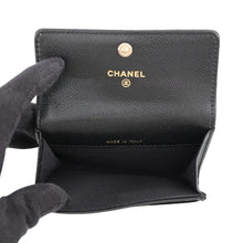 将图像加载到图库查看器中，CHANEL Matelasse Card Case CC Logo BlackAP4178-B17697-94305 Caviar Leather/Rhinestone
