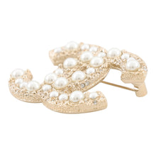 Load image into Gallery viewer, CHANEL CC Logo Brooch Gold Gold Plated Faux Pearl

