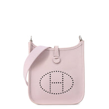 Load image into Gallery viewer, HERMES Evelyne Short mauve pail Taurillon Clemence Size TPM
