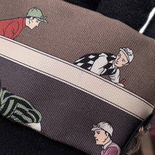将图像加载到图库查看器中，HERMES Twilly Horse Racing Marron Glacé/Crème/Taupe Grey Silk100%

