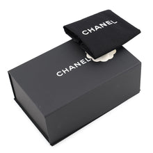 将图像加载到图库查看器中，CHANEL Mini Matelasse Single Flap Chain Shoulder Bag Black Lambskin Faux Pearl Size 17
