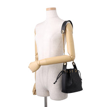 将图像加载到图库查看器中，SAINT LAURENT PARIS Cassandra Quilted Bucket Bag Black840886 1EL07 Lambskin
