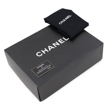 将图像加载到图库查看器中，CHANEL V-flap handbag Black Caviar Leather
