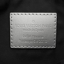 将图像加载到图库查看器中，LOUIS VUITTON Messenger Silver/NoirM43859 Monogram / Reflect Size PM
