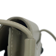 将图像加载到图库查看器中，CELINE phone pouch Gray Leather
