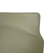 将图像加载到图库查看器中，CELINE phone pouch Gray Leather
