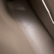 Load image into Gallery viewer, Bonaventura Shoulder Wallet Greige Embossed Leather

