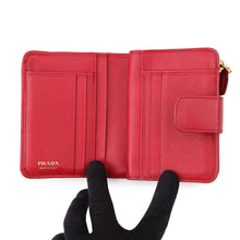 将图像加载到图库查看器中，PRADA Compact wallet Red1ML018 Leather
