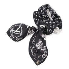 Load image into Gallery viewer, LOUIS VUITTON LV Bloom Scrunchie Noir/WhiteM96662 Silk100%

